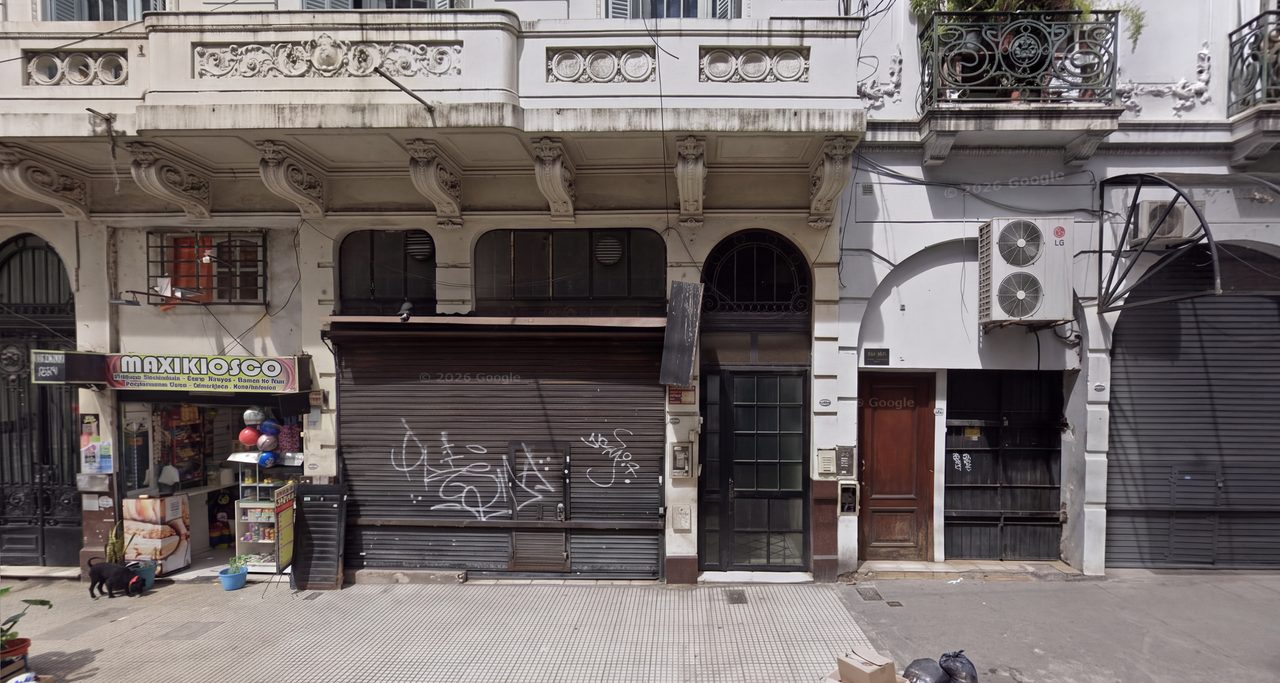 Frente del local de Mario en Once, donde encontramos la tela Realtree rosa
